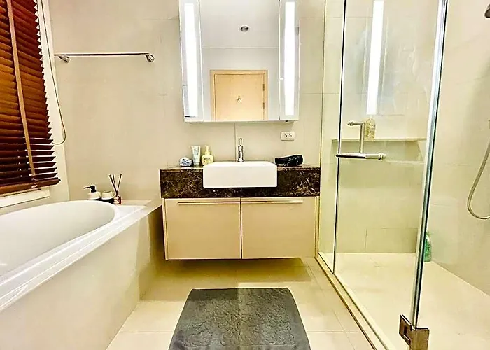 ホテル Luxury 2br On The Clouds In Prime Area 4*